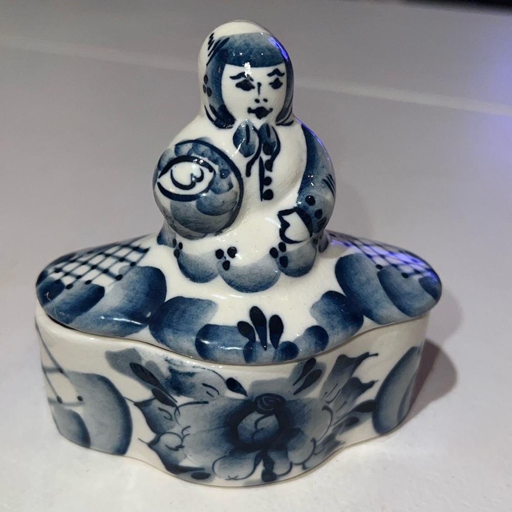 Russian GZHEL Pottery Figurine - Lady trinket box